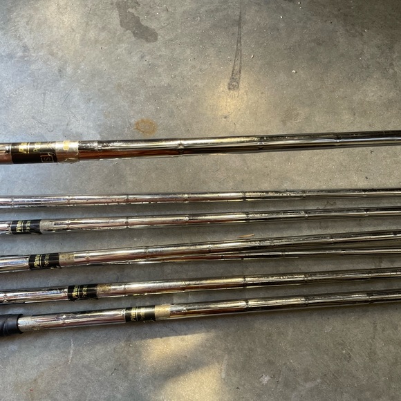 Ampex tour iron set in RH. 
7 pc iron set 
Steel shafts in S flex - Picture 8 of 11